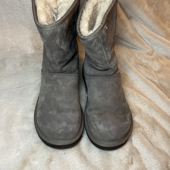 Ugg Boots - zipper on side - taupe - women’s size 7 - Picture 8 of 9